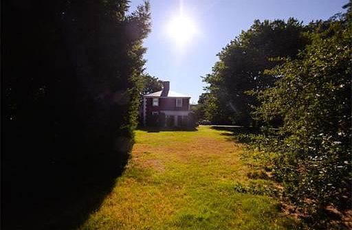 4th image of 945 East Broadway