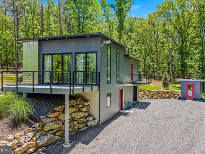 80 Holly Hill Ct, Berkeley Springs, WV 25411