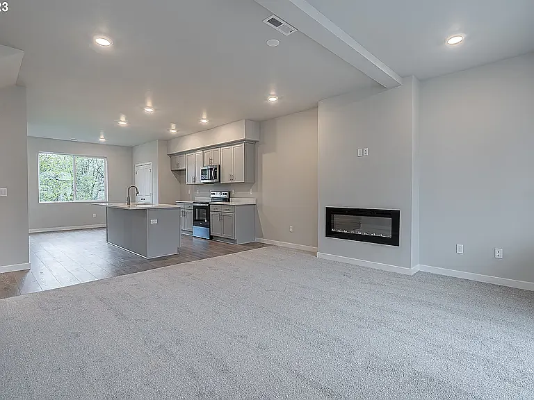 1436 N Steiwer Ln — Photo 7
