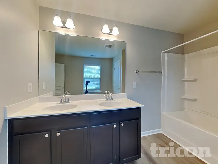 923 Avondale Dr — Photo 9