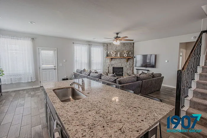 2501 Caden Ct — Photo 9
