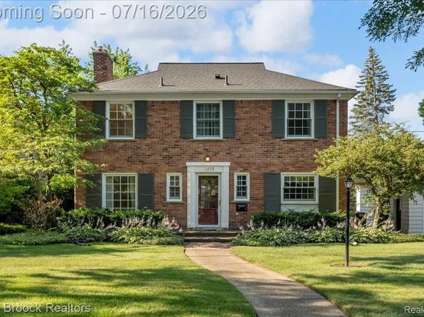 1292 Yorkshire Rd, Birmingham, MI 48009
