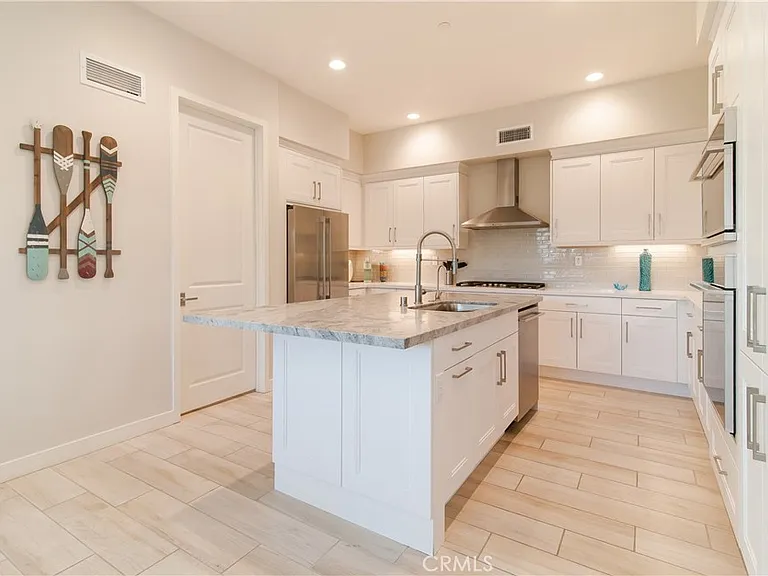 1519 Doheny Way — Photo 7
