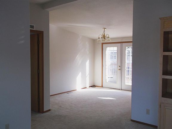 4th image of 1327 Pike Sq
