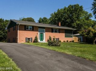 9712 Five Oaks Rd, Fairfax, VA 22031