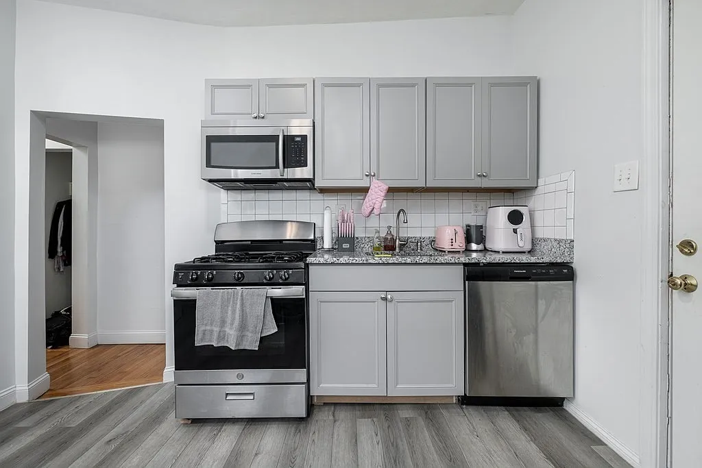 1 bed, 1.0 bath, 800 sqft, $1,850 — Photo 1