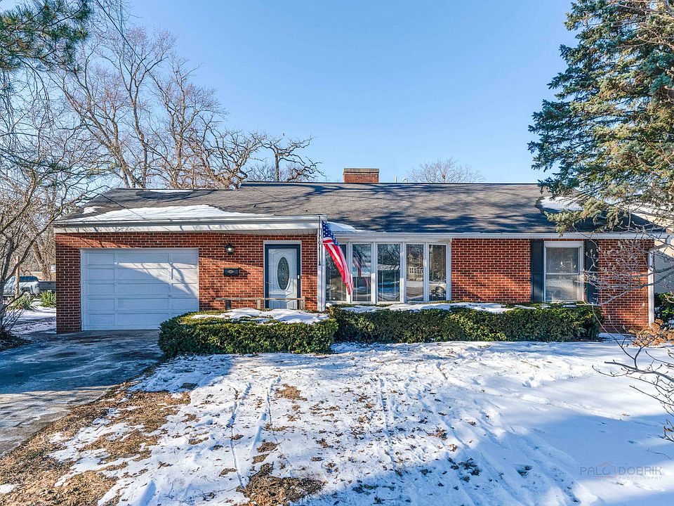 1st image of 204 Lakeshore Dr