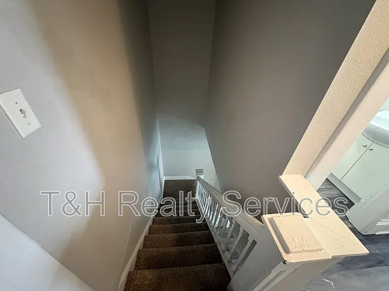 2116 Woodlawn Ave — Photo 13
