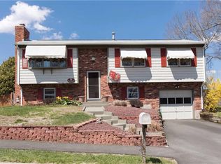 11 Hardpoint Rd, Cranston, RI 02920