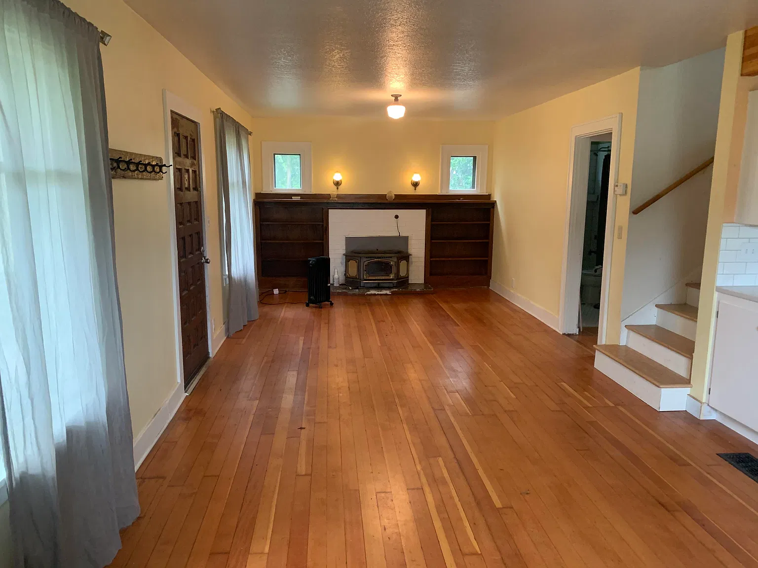 3 bed, 1.5 bath, 1725 sqft, $2,700 — Photo 3