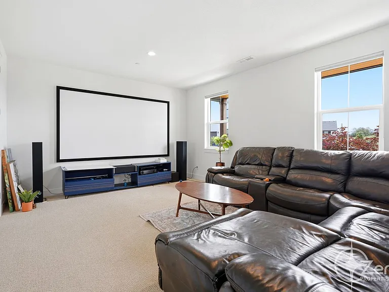 382 W Fir Loop — Photo 4