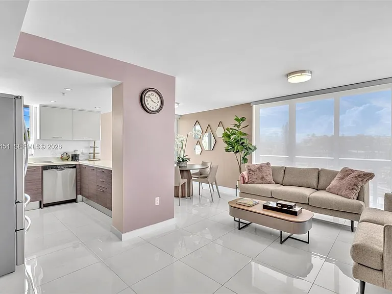 9901 E Bay Harbor Dr #403 — Photo 5
