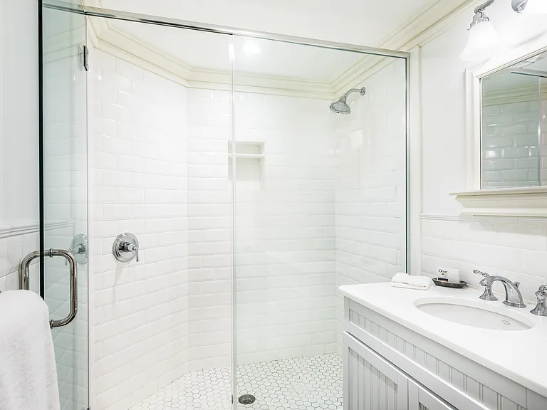 351 Kings Point Rd — Photo 11