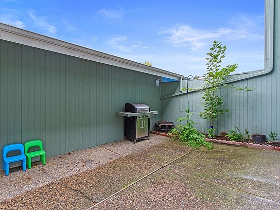 2nd image of 105 Canabury Ct
