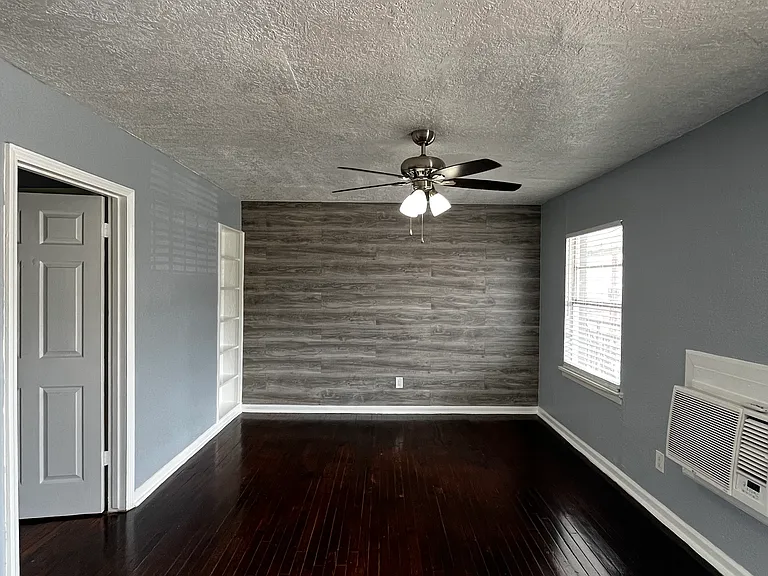 4315 Jack St #7 — Photo 2