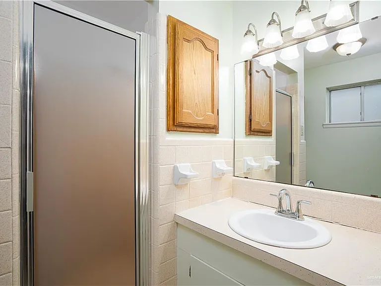 2202 Ella St — Photo 18