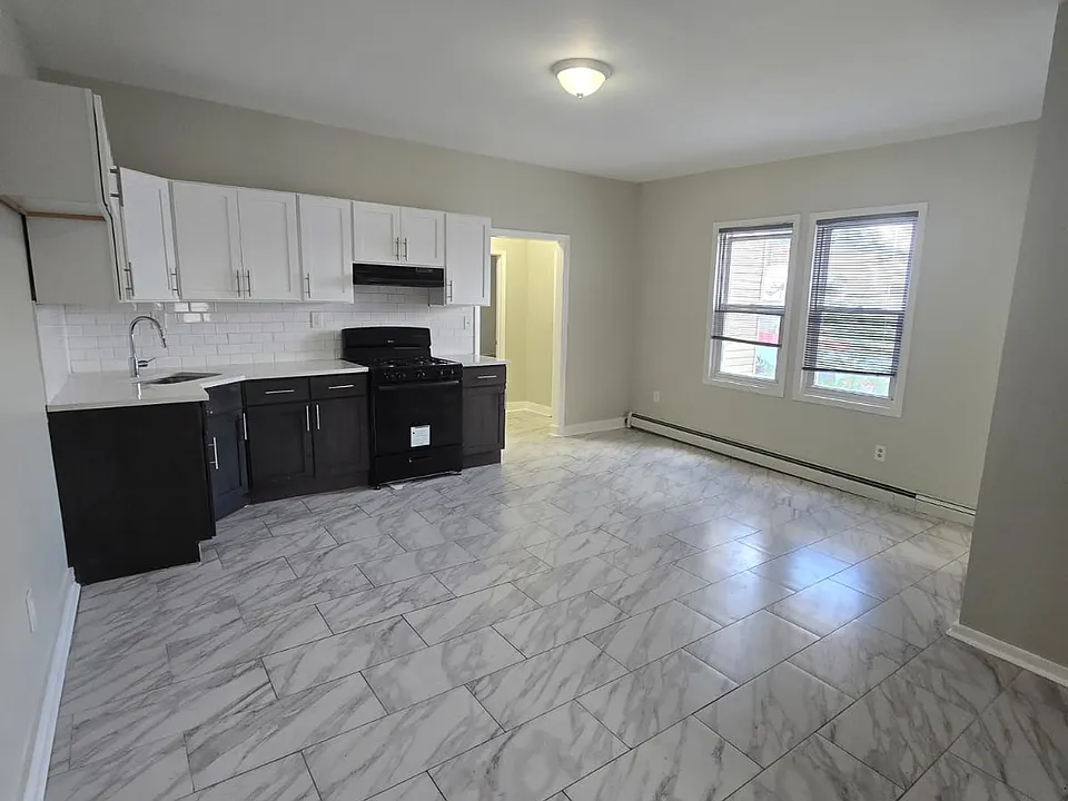 935 Clinton Ave #2