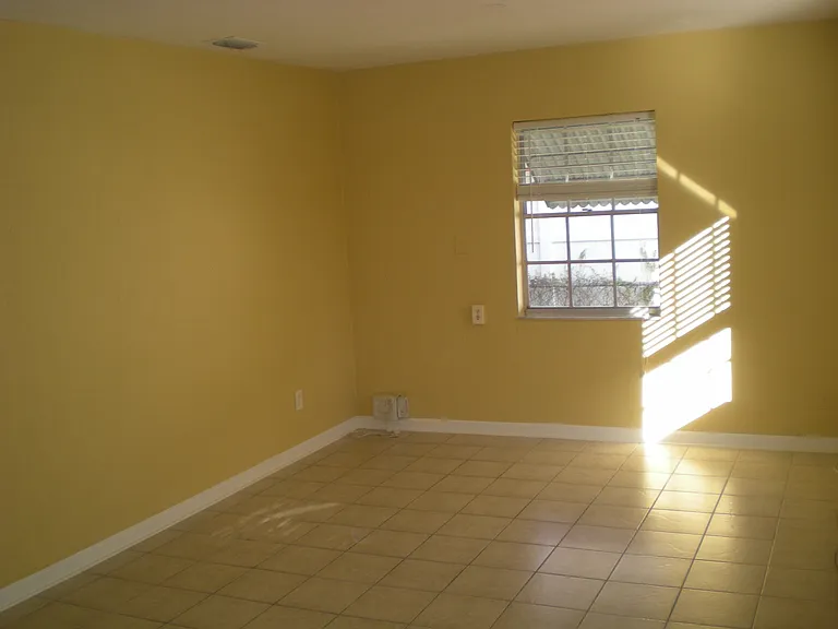 4709 W Knights Ave — Photo 8