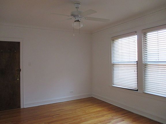 4th image of 923 W Oakdale Ave #2D