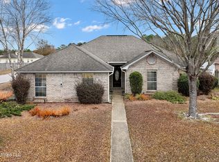 10017 Iroquois Ave, Ocean Springs, MS 39564