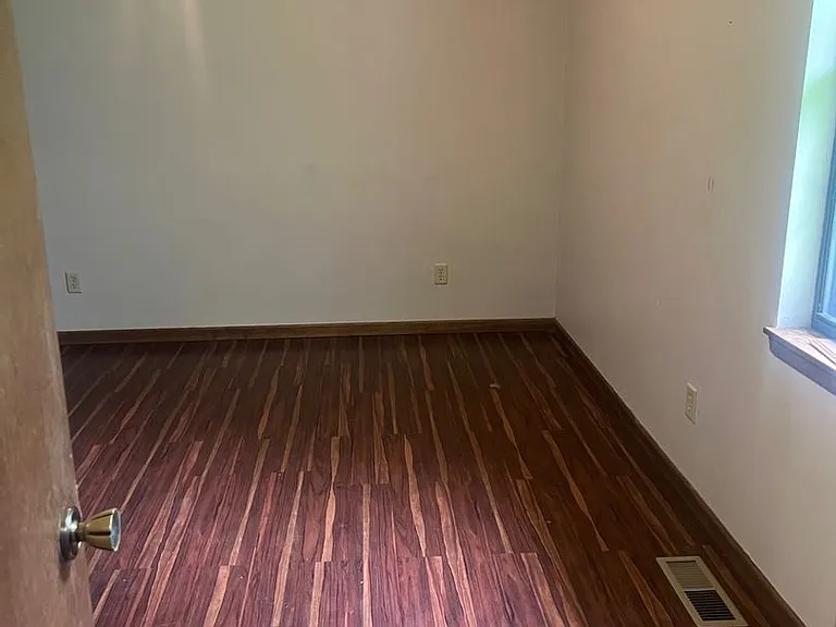 500 SE Sherri Ln — Photo 2