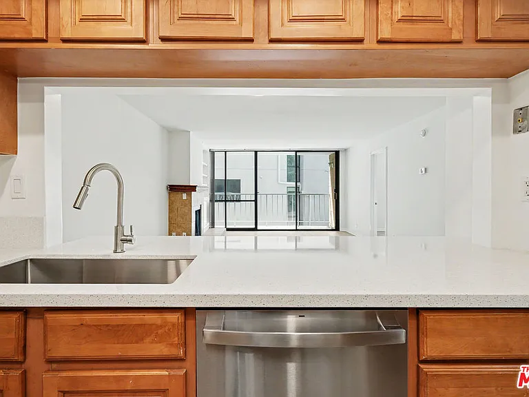 10966 Rochester Ave #1D — Photo 10