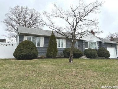 24 Oxford Street, Lindenhurst, NY, 11757