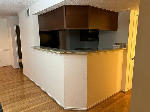 5th image of 101-1527 Lincoln Way #101