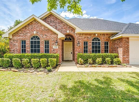 2nd image of 2980 Lakeview Cir