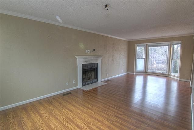2nd image of 1502 Stonehill Rd