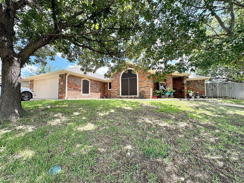 2nd image of 3900 Maid Marian Cir