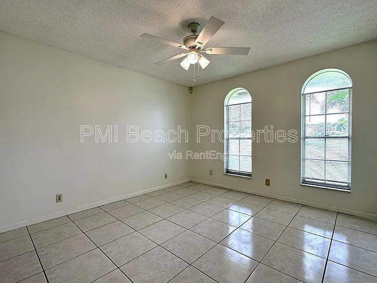 1292 Essex Dr — Photo 16