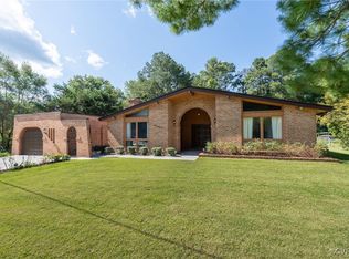 927 Lakeview Ave, Colonial Heights, VA 23834