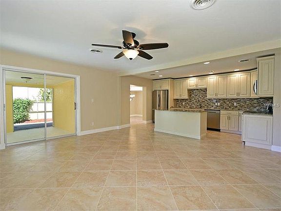 OPEN PLAN KITCHEN AND FAMILY ROOM