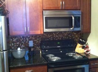 6045 Chasewood Pkwy APT 204, Minnetonka, MN 55343