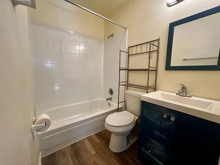 304 Avenue R — Photo 8