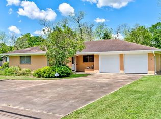 5237 32nd St, Groves, TX 77619