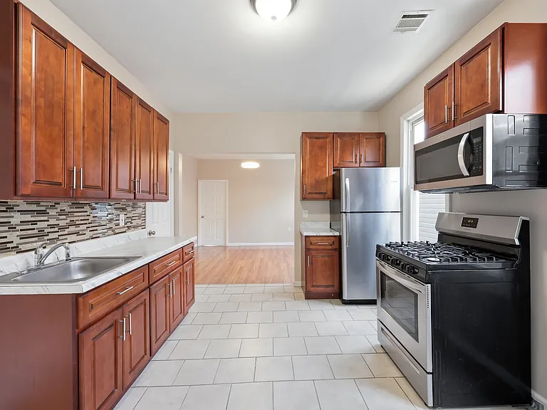 78 Willoughby St #2 — Photo 6