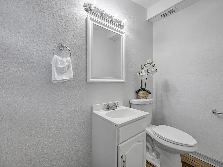 8025 Paul Jones Dr — Photo 15