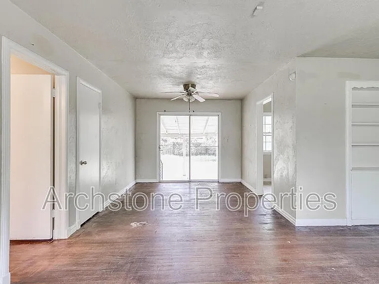 1614 SW 41st St — Photo 13