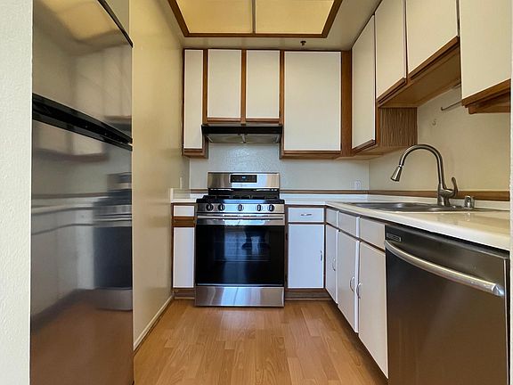 5th image of 533 S Saint Andrews Pl Unit 413