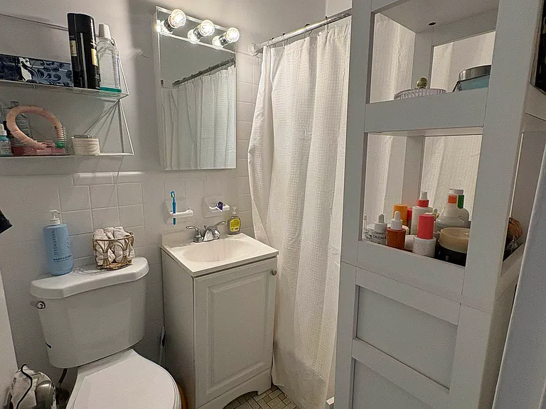 343 W 14th St #5FE — Photo 6