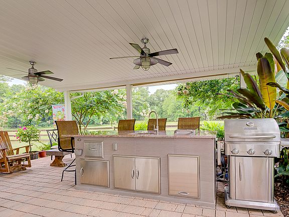 Outdoor Kitchen