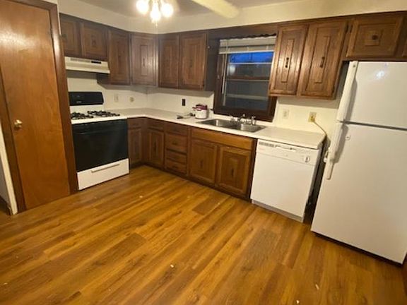 3rd image of 40 John St Floor 2