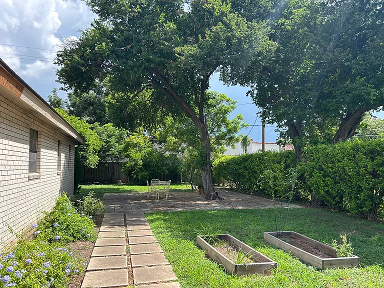 17 Ebony Ave — Photo 12