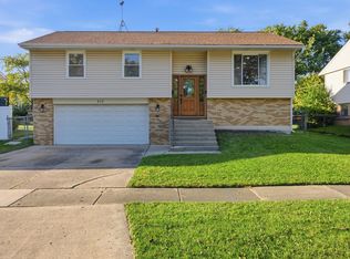 412 Sherwood Dr, Streamwood, IL 60107