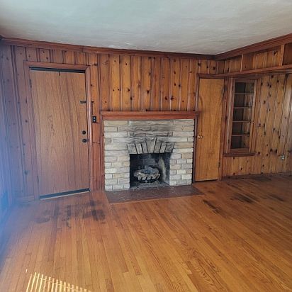 2nd image of 2702 Parkview Dr #A