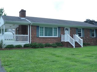26 Clover Ln, Montross, VA 22520