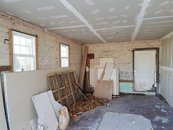 2nd image of 1005 N Park Ave