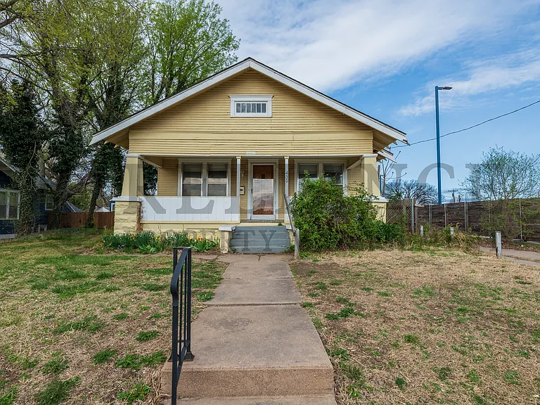 439 N Lorraine Ave — Photo 1